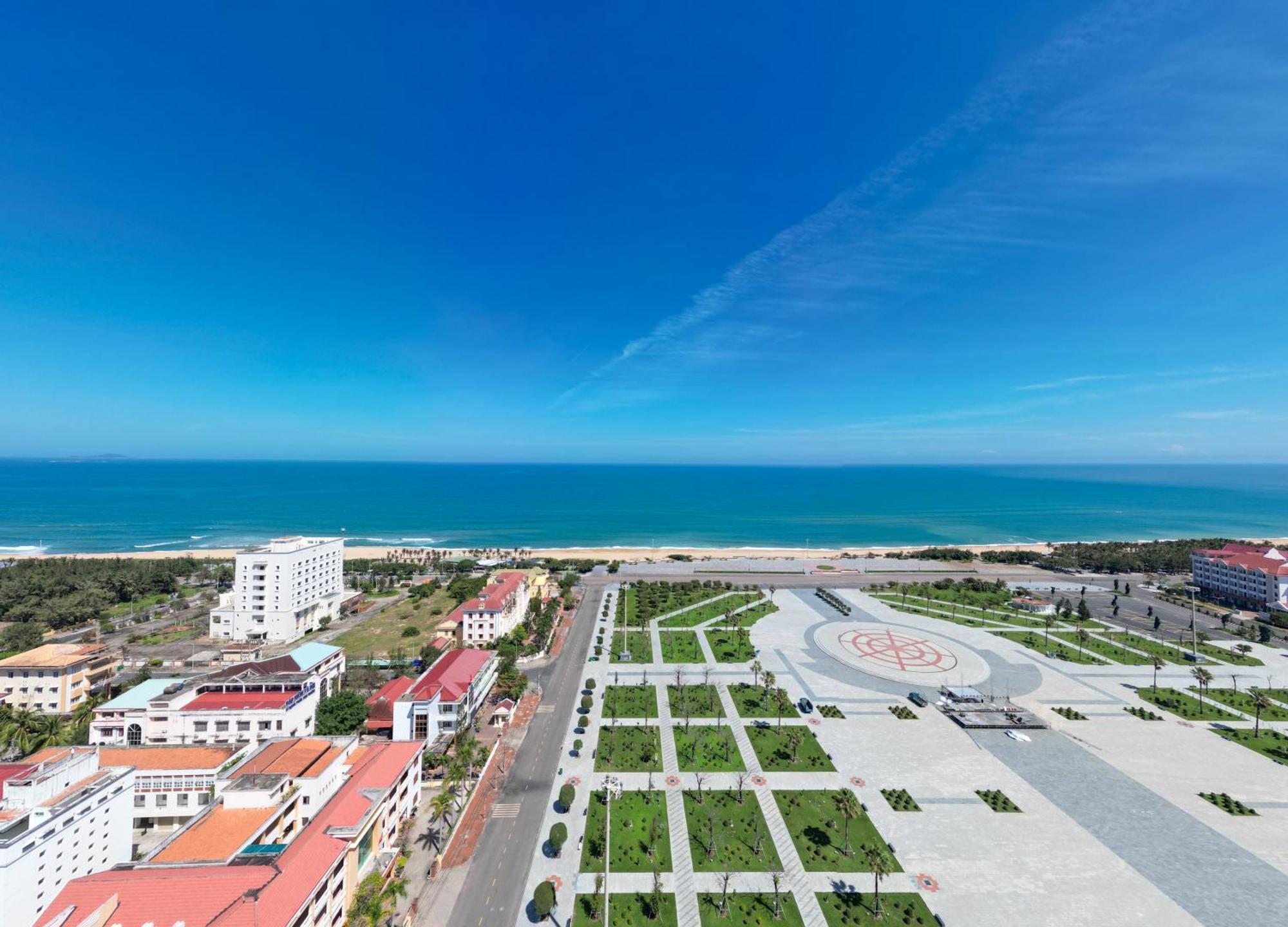 Wink Hotel Tuy Hoa Beach - 24Hrs Stay & Rooftop Pool Bar Exterior photo